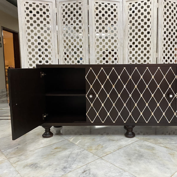 Almas Credenza